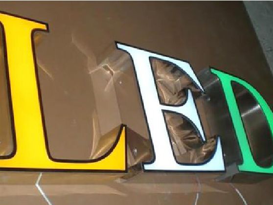 黎平介绍LED招牌的基础知识。